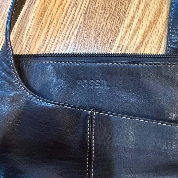 Fossil Black Crossbody Bag Adjustable Strap And Zip Closure - Picture 2 of 10